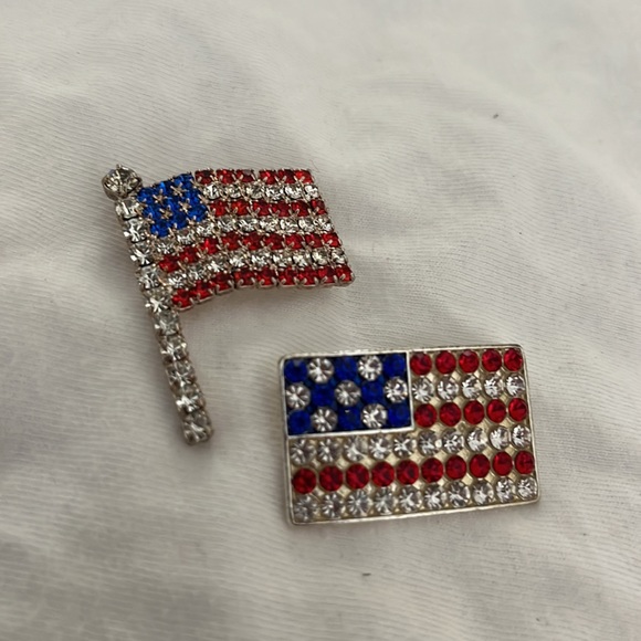 Pair of Silvertone vintage rhinestone flag brooches - Picture 4 of 6